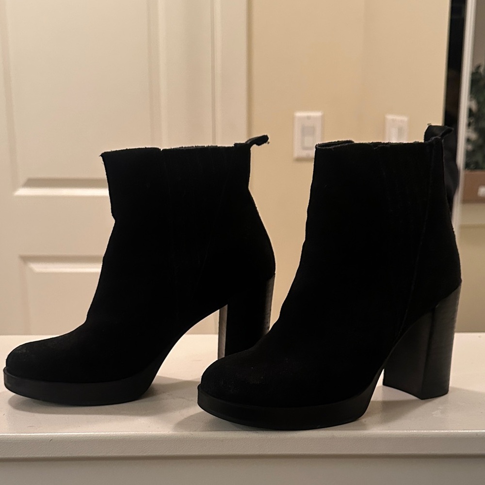 Elegant Black Ankle Boots